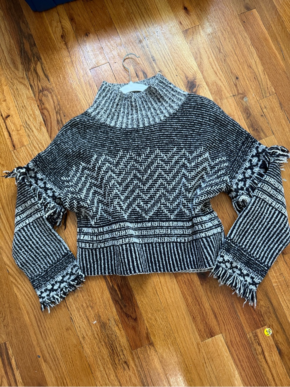 Club Monaco Black & Cream Cropped Turtleneck Sweater 90% wool size M